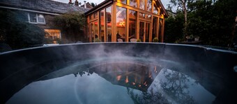 Oakhouse - sleeps 16 guests in 5 bedrooms