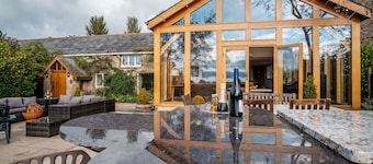 Oakhouse - sleeps 16 guests in 5 bedrooms