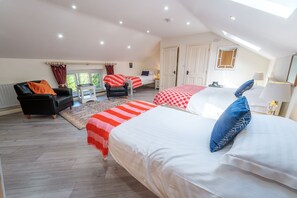 5 bedrooms, iron/ironing board, Internet, bed sheets