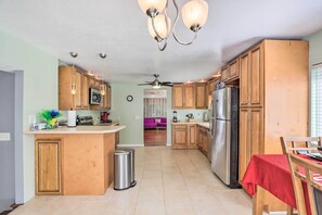 Fridge, microwave, stovetop, dishwasher
