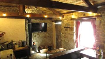 Smart TV, fireplace