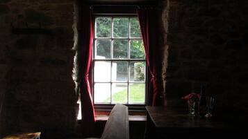 Smart-tv och eldstad