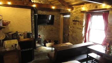 1 bedroom, travel cot, free WiFi