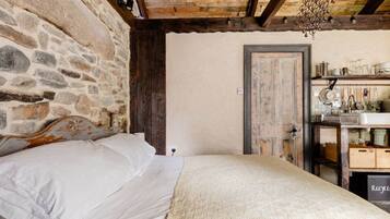 1 bedroom, travel crib, free WiFi