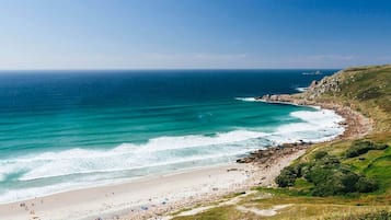 Una spiaggia nelle vicinanze