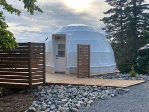Exterior - Dome #4 ocean view at Domaine Renard (Percé)