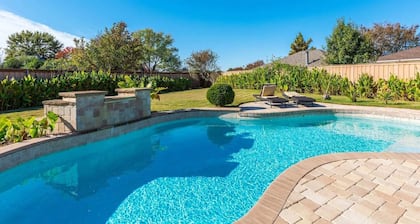 Home Pool 15 Minutes from DFW Airport