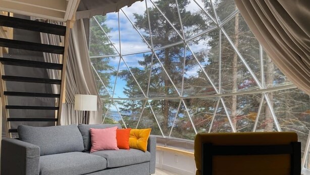 Living area - Dome #6 ocean view at Domaine Renard (Percé)
