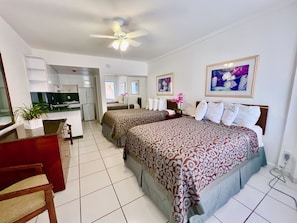 Kamar Comfort | Bantalan ekstra lembut, meja kerja, dan ruang kerja ramah laptop