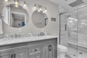 Combined shower/bathtub, hair dryer, towels, soap - Updated 3BR 2BA Home- King Suite, Private Yard, Outdoor Living Near Delray Beach (Boynton Beach)