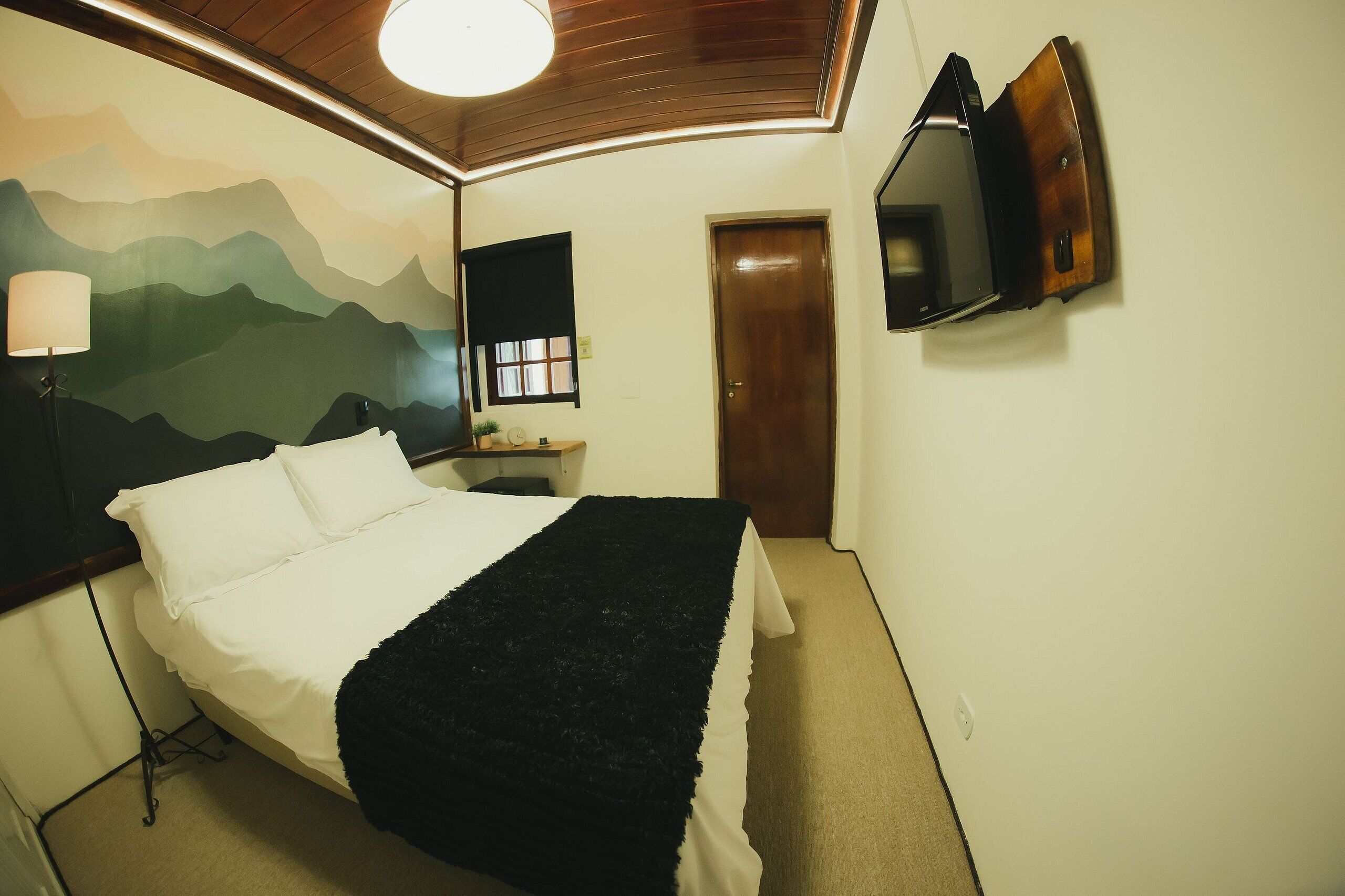 Suite | Free WiFi, bed sheets