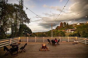 Outdoor dining - Capivari Lodge (Campos do Jordão)
