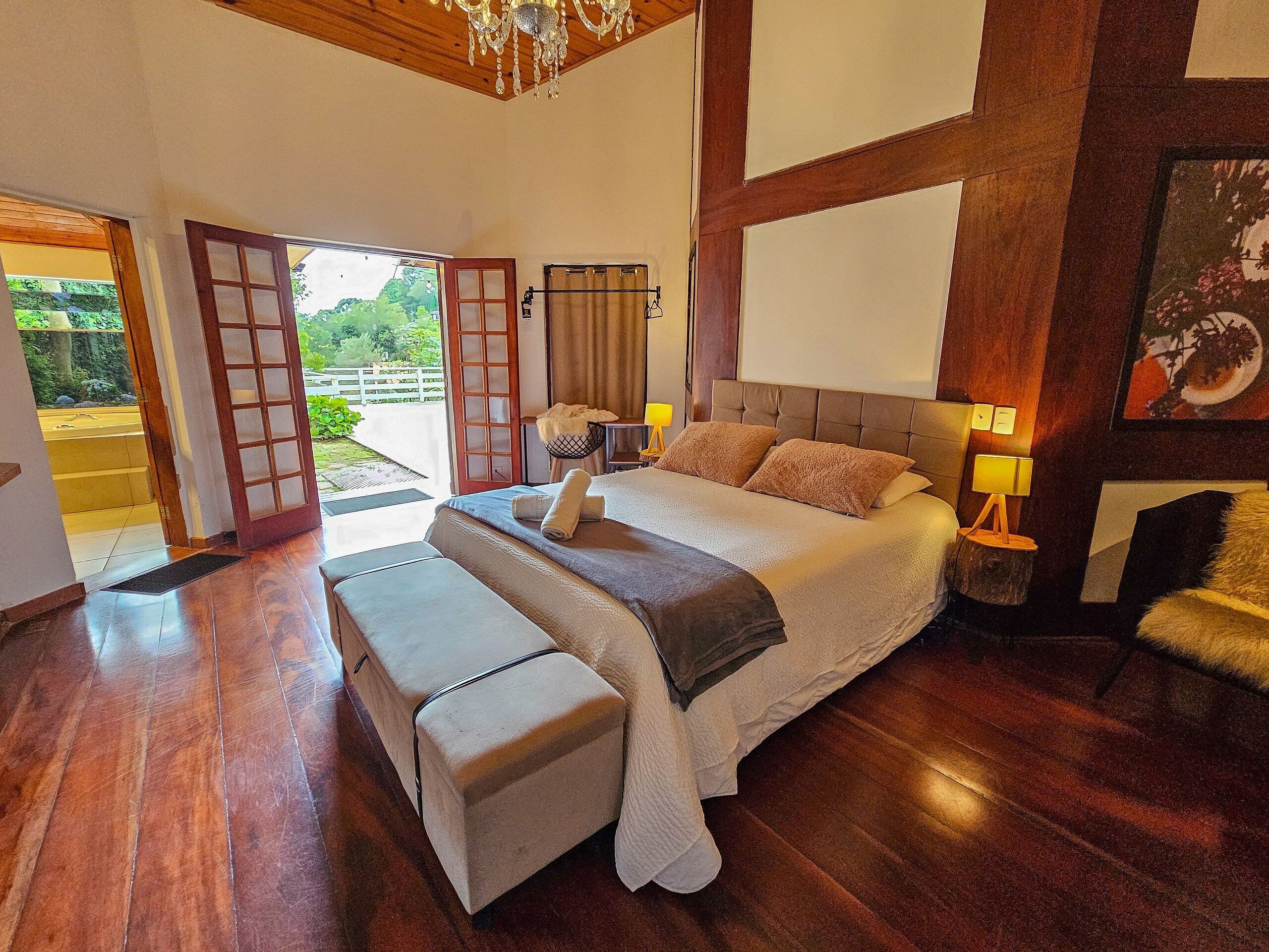 Suíte luxo | Wi-Fi de cortesia, roupa de cama