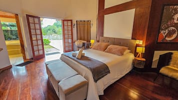 Suíte luxo | Wi-Fi de cortesia, roupa de cama