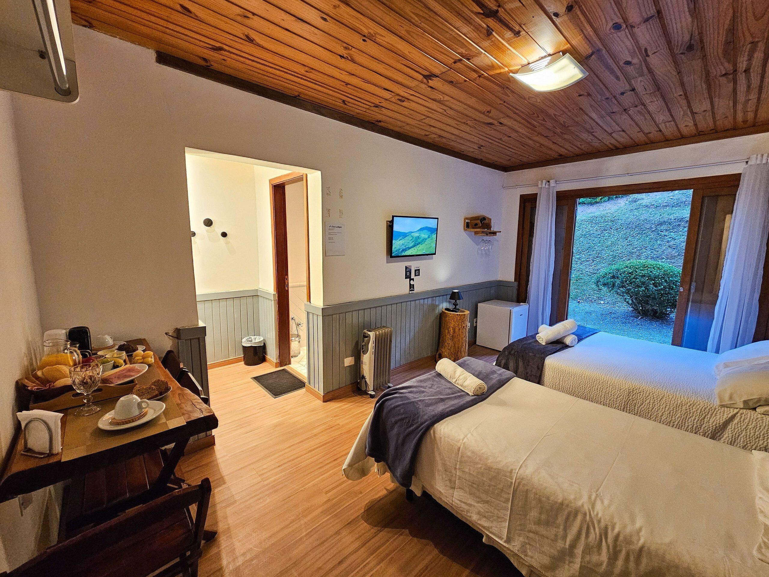 Triple Room | Free WiFi, bed sheets