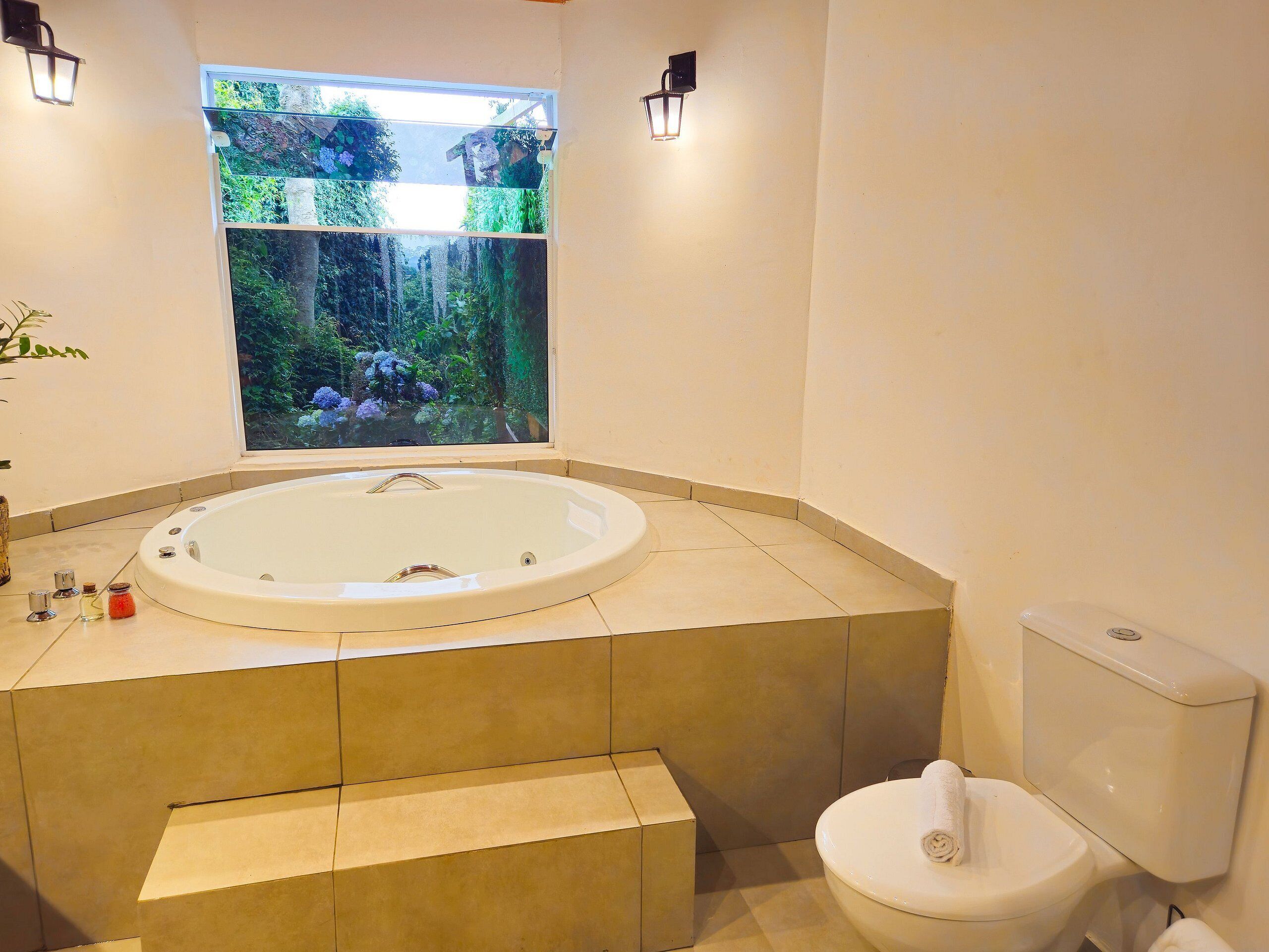 Suite | Bathroom | Hair dryer, towels, soap, shampoo