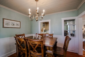 Grand House | In-room dining