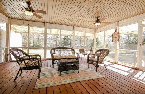 Southern Living for 4 in Richmond Hill