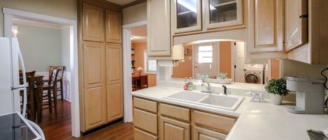 Grand House | Private kitchen | Full-size fridge, microwave, oven, stovetop