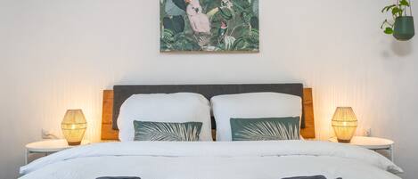 2 chambres, bureau, fer et planche Ă repasser, lit parapluie