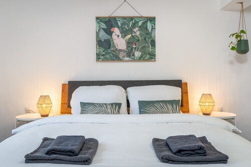 Kakadu - Design Old Building, Central, Terrace, SNES & Stream