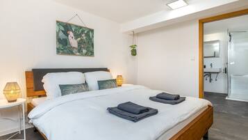 2 Schlafzimmer, Schreibtisch, Bügeleisen/Bügelbrett, Reisekinderbett