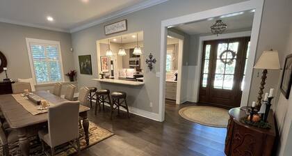 West Knoxville - Guest Cottage in Private Wooded Neighborhood