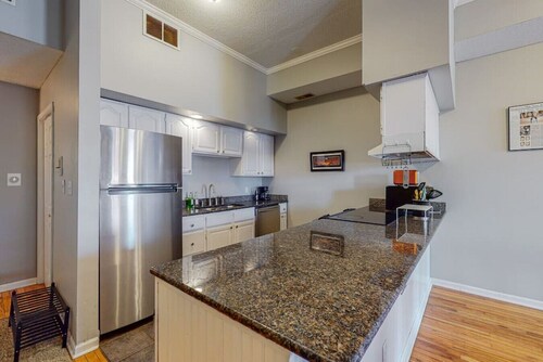 Illini Suite Downtown Champaign