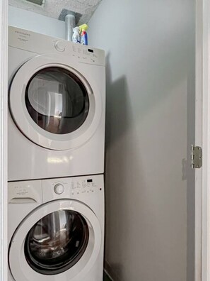 Interior - Illini Suite Downtown Champaign (Champaign)