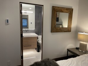 3 bedrooms, iron/ironing board, travel crib, free WiFi