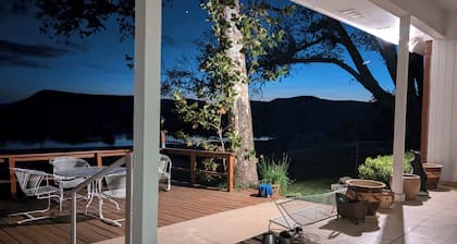 Great lake house with best private beach. Kayaks and games! Kids friendly!