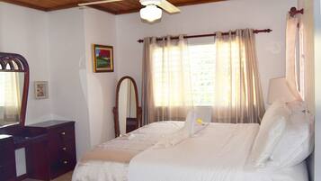 House | 3 bedrooms, Egyptian cotton sheets, premium bedding