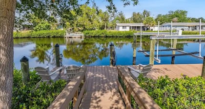 New Pool! - Tropical Waterfront Cottage -Dock & Optional Boat