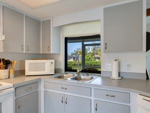 Private kitchen - New Pool! - Tropical Waterfront Cottage -Dock & Optional Boat (Nokomis)