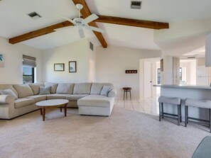 Living area - New Pool! - Tropical Waterfront Cottage -Dock & Optional Boat (Nokomis)