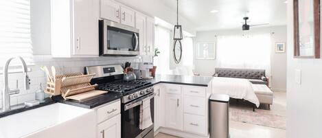 Fridge, microwave, oven, stovetop