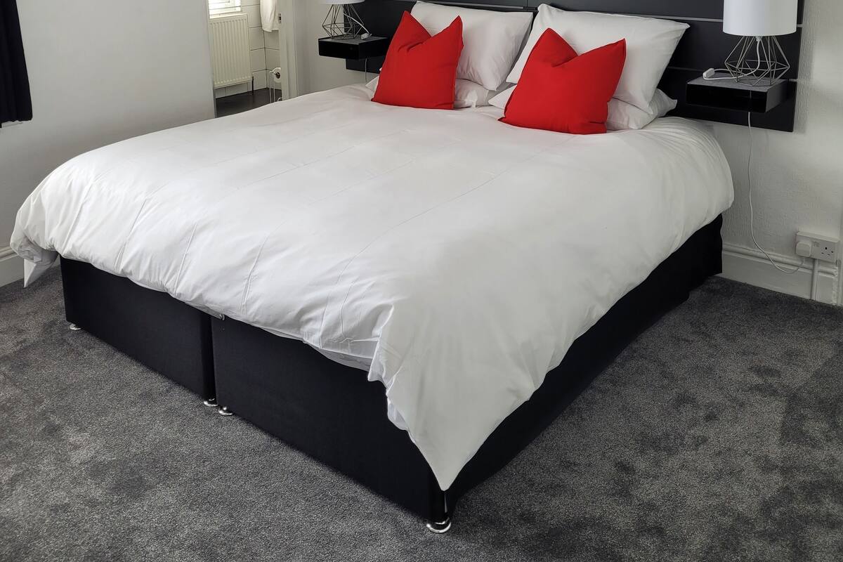 Deluxe Suite, Ensuite | Egyptian cotton sheets, premium bedding, down comforters