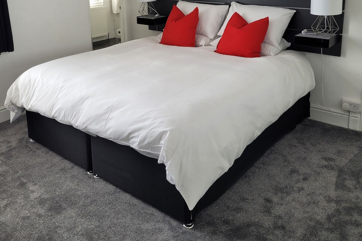 Deluxe Suite, Ensuite | Egyptian cotton sheets, premium bedding, down comforters