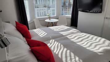 Deluxe Twin Room, Ensuite, Partial Sea View | Egyptian cotton sheets, premium bedding, down duvets