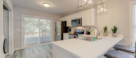 Refrigerador, microondas, horno y lavavajillas