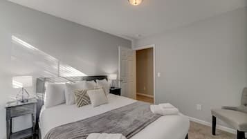 4 Schlafzimmer, Schreibtisch, Bügeleisen/Bügelbrett, Reisekinderbett