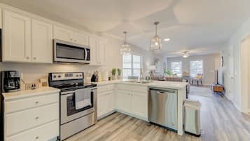 Kühlschrank, Mikrowelle, Ofen, Geschirrspüler