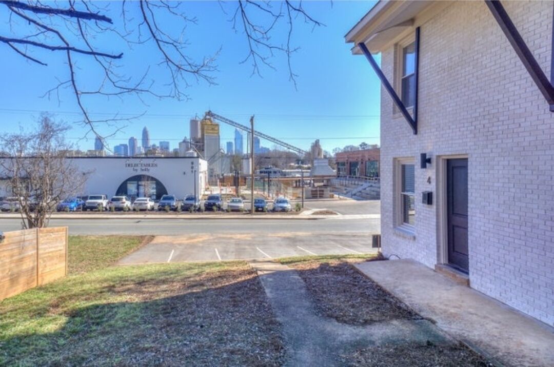 Beautiful Renovated Townhome! 3 mins from Uptown in Enderly Park