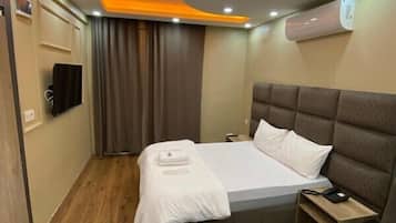 Deluxe Room, Bathtub | Premium bedding, down comforters, free minibar, individually furnished