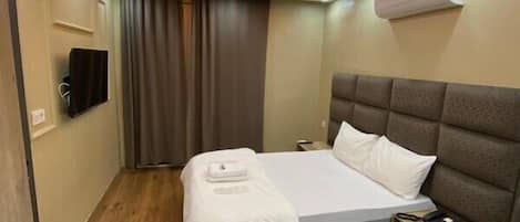 Deluxe Room, Bathtub | Premium bedding, down comforters, free minibar, individually furnished