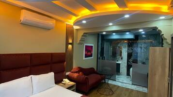 Deluxe-Zimmer | Hochwertige Bettwaren, Daunenbettdecken, kostenlose Minibar