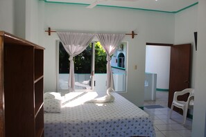 Basic Room | Free WiFi, bed sheets - Hotel Gamito (Puerto Escondido)