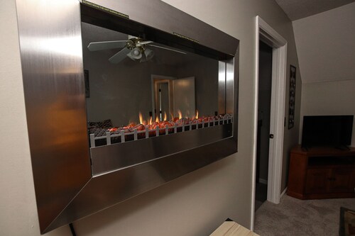 Quiet Spacious Family Sized House only 15 min to downtown,outlets,Cotsco,!