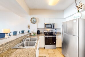 冰箱、微波炉、烤箱、炉灶