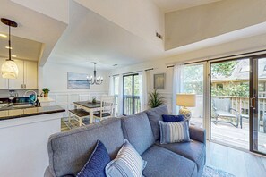 TV, lettore DVD, servizi in streaming, videoteca